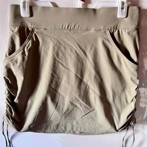 Columbia Tan Omni-Shield Skorts with pinched adjustable sides